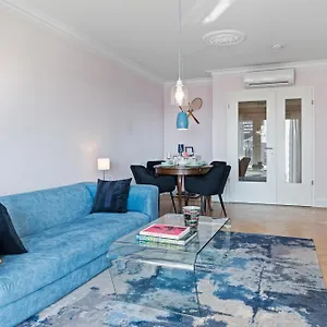Apartment Cls Moderne City-wohnung Tiefgarage, Klimaanlage, 65 Zoll Smart-tv, E-laden, Balkon, Parken, Blick Ueber Hamburg, Cafe Im Haus, Bus Gegenueber, Flex Check In